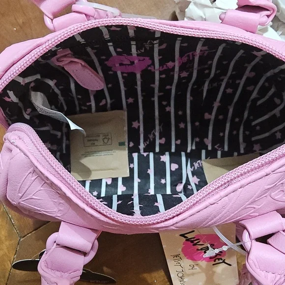 BETSEY JOHNSON PINK EMBOSSED BUTTERFLY BARREL CROSSBODY w/FLUFFY HEART TASSEL - Picture 10 of 10